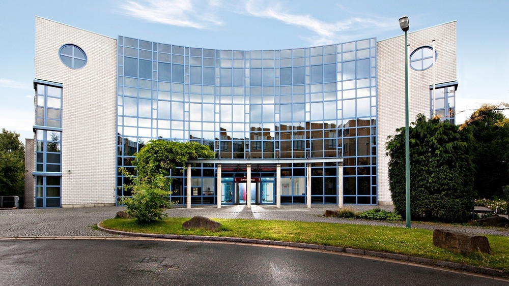 Imaxxam übernimmt acht Büroimmobilien