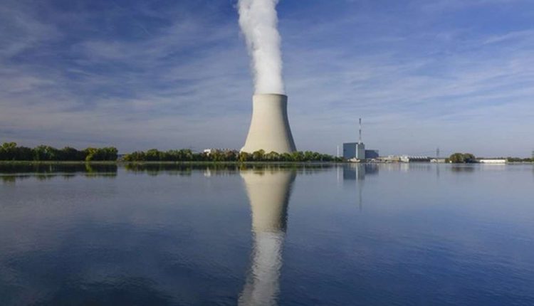 Im Jahr nach dem Atomausstieg sinken CO2-Ausstoß und Strompreise