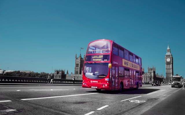Aviva and the UK Infrastructure Bank unveil £100m plan to help power London red buses’ electric shift