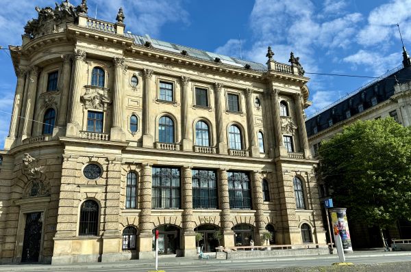 Büro: Peakside erwirbt das Altstadt Palais „Alte Börse“ in München