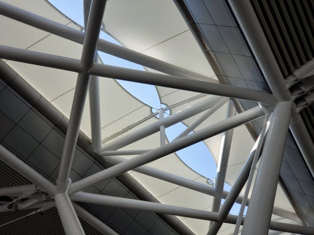 Investoren des Frankfurter Squaire zögern Abwertung hinaus