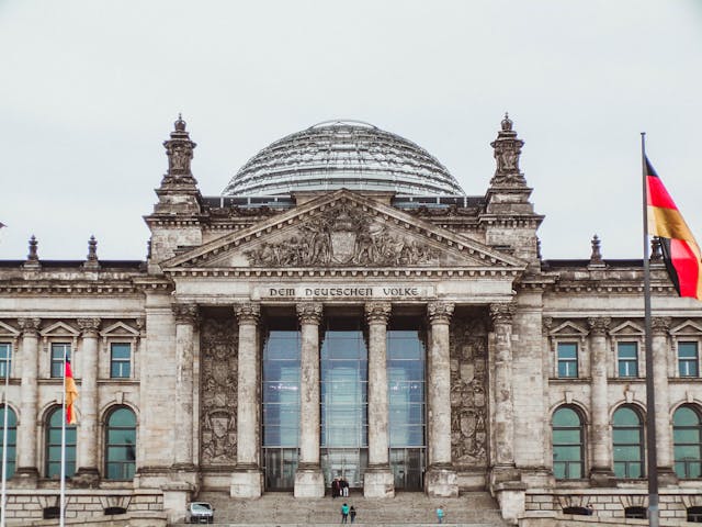 Bundestag verabschiedet Gesetz für schnellere Auftragsvergaben