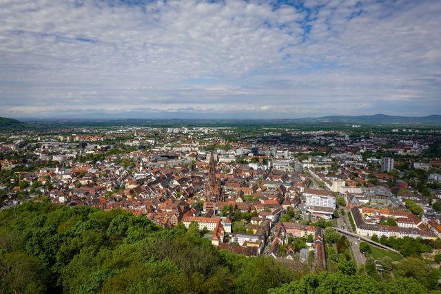 Deka Immobilien verkauft das Novotel Freiburg