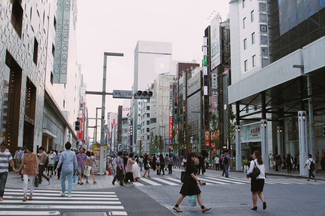 Japan’s hedge funds and banks step up graduate hiring battle