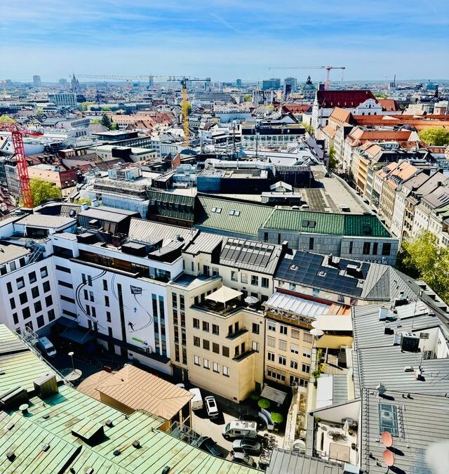 Family-Office von Deinböck refinanziert Münchner Hopfenpost und kauft wieder zu